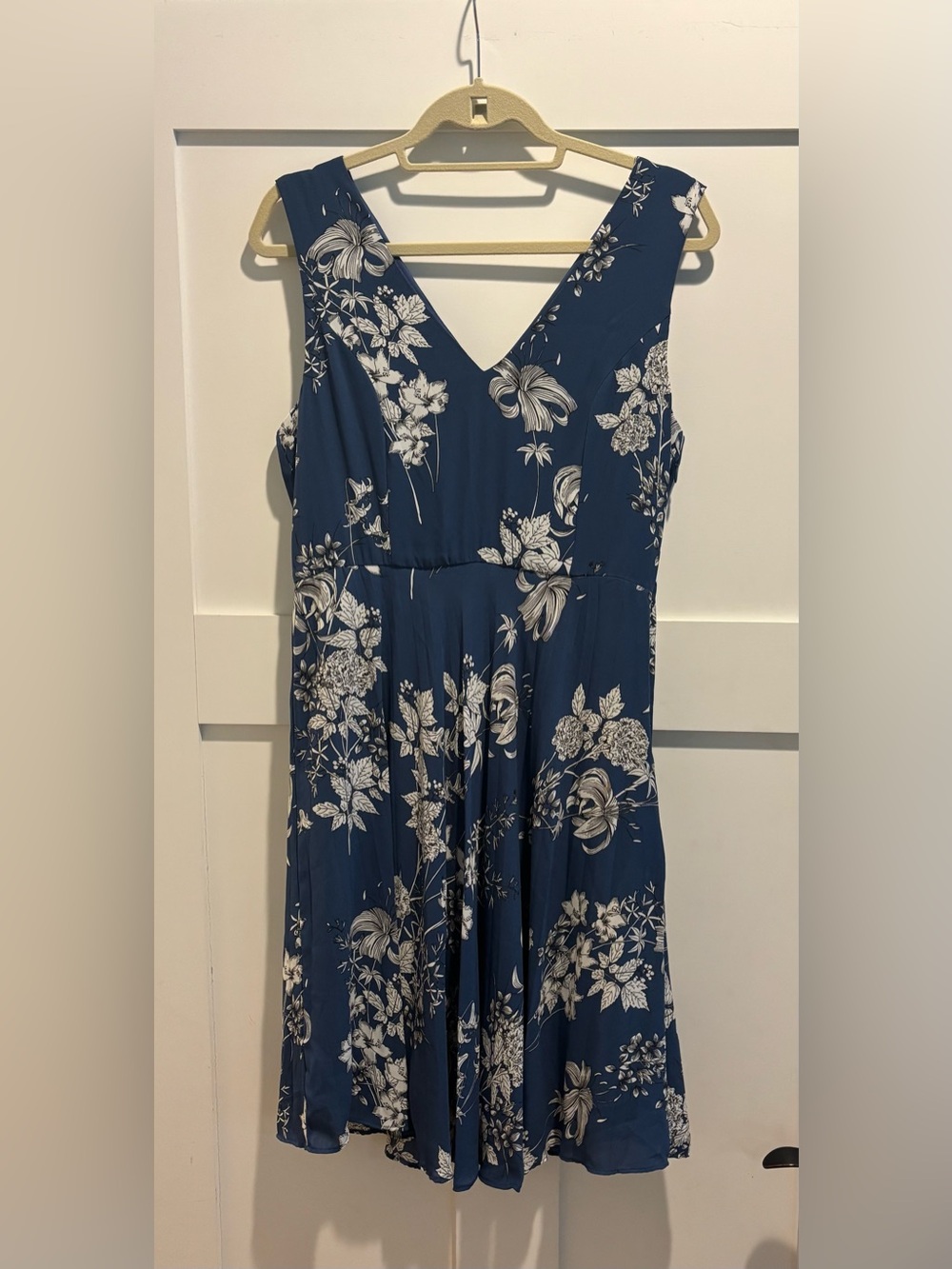 Banana Republic Navy Floral Pleated Dress size 8